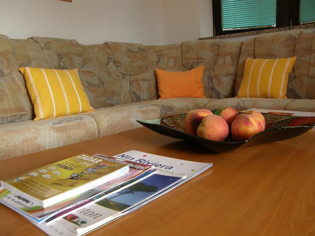 Apartment 자톤