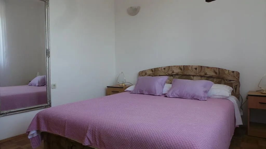 Apartment 자톤