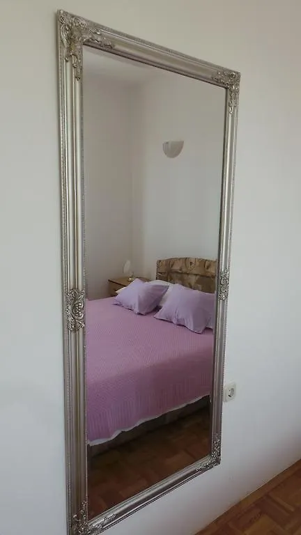 Apartment 자톤