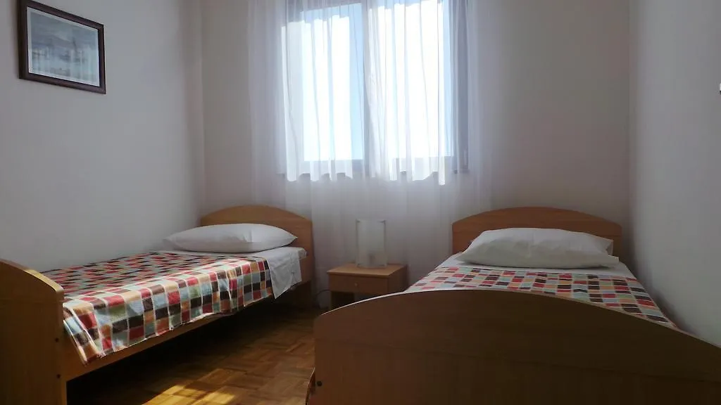 Apartment 자톤