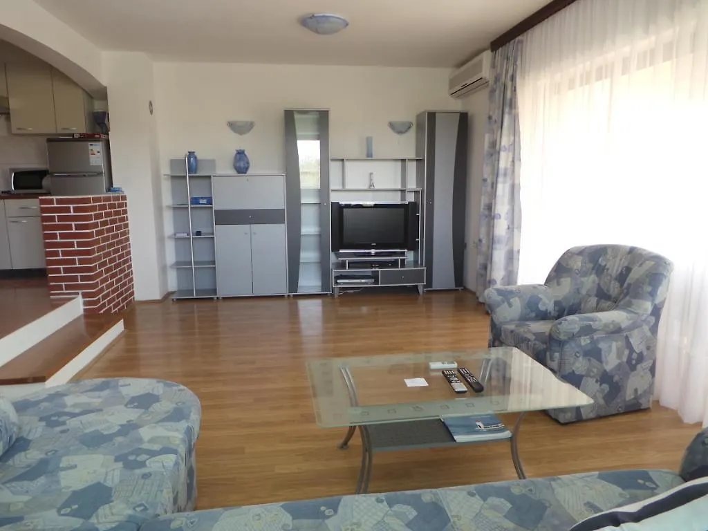 Apartment 자톤